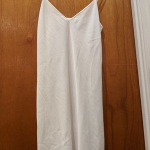 Diane von Furstenberg small slip in color white